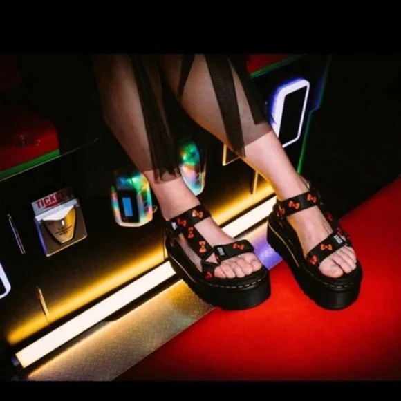 Dr. Martens Shoes - Dr. Martens x Hello Kitty 60 Years Collaboration Sandal Platform Ribbon Black 7